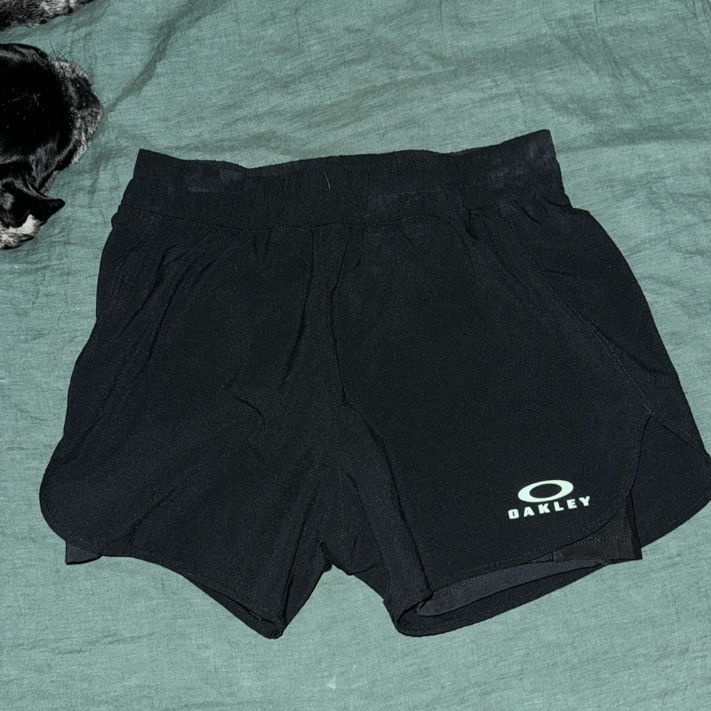 Oakley performance fit shorts - size medium